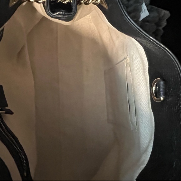 This is an authentic Gucci pebbled calf skin medium Soho shoulder bag - Picture 4 of 4